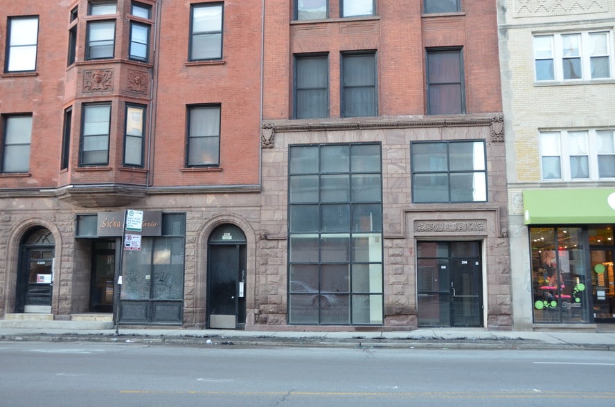 More Photos Of 2300 N Clark St, Chicago Apartments For Lease