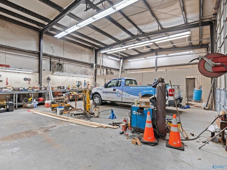 More Photos Of 540 S Brindlee Mountain Pky, Arab Flex For Sale