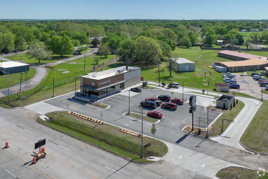 More Photos Of 208 Blake Dr, Wagoner Fast Food For Lease