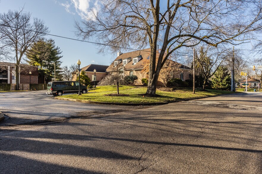 More Photos Of 6575 N College Ave, Indianapolis General Retail For Sale