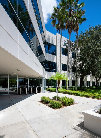 More Photos Of 636 Grand Regency Blvd, Brandon Office For Sale