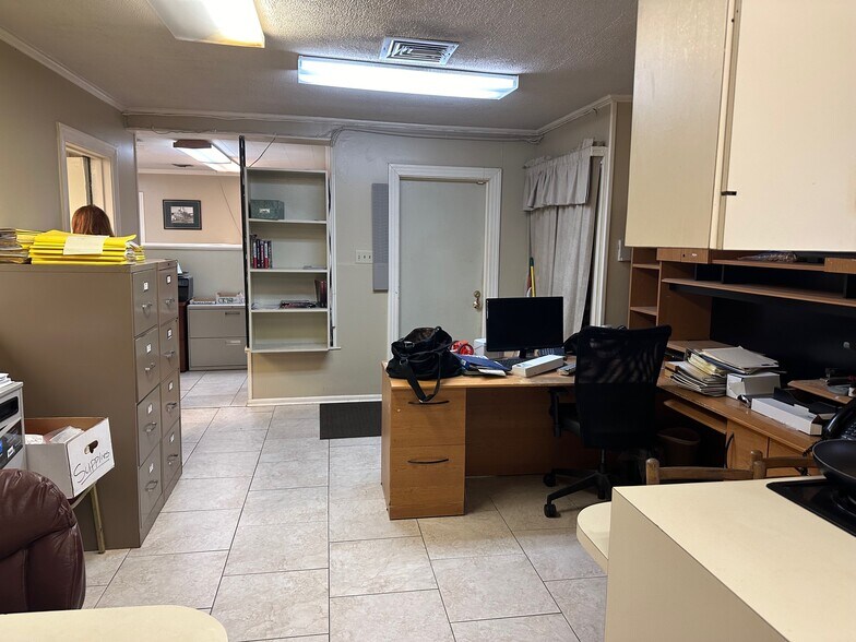 More Photos Of 1405 Moss St, Lafayette Office For Sale