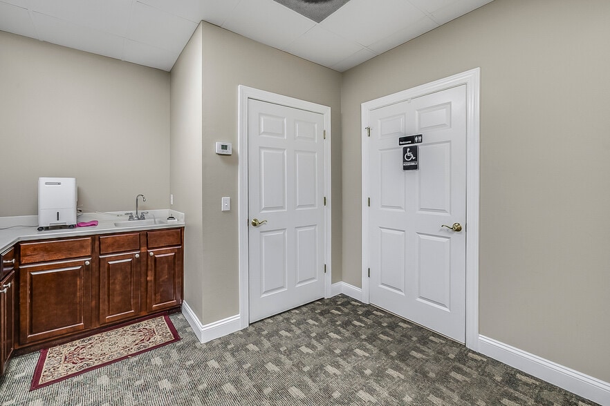 More Photos Of 2104 Delta Way, Tallahassee Office For Sale