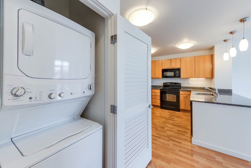 More Photos Of 100 Grand Ave, Oakland Apartments For Lease