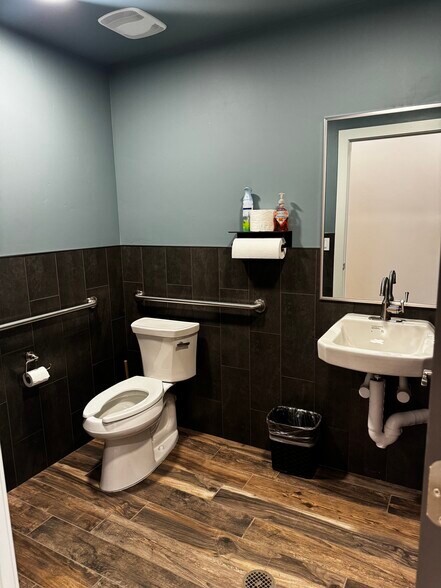 More Photos Of 4554 Forestdale Dr, Park City Light Manufacturing For Sale