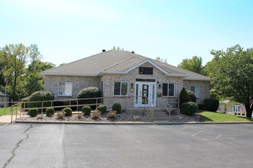 More Photos Of 19 Emerald Ter, Swansea Loft Creative Space For Lease