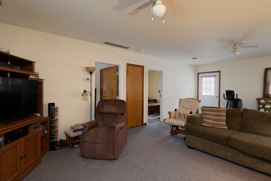 More Photos Of 166 Rosehill Ave, West Grove Multifamily For Sale