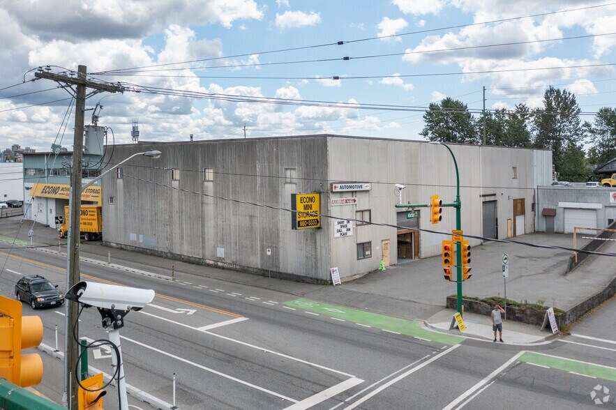 More Photos Of 999 N Vancouver, Bc, North Vancouver Service For Lease
