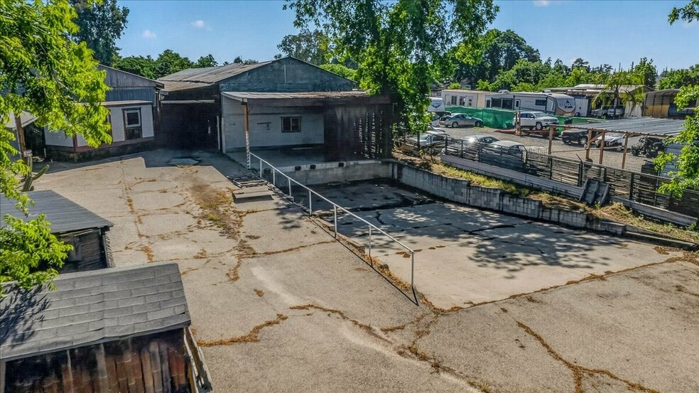 More Photos Of 708 N Pleasant Ave, Fresno Warehouse For Sale