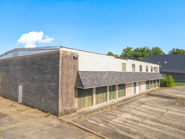 More Photos Of 1173 N Donmoor Ave, Baton Rouge Flex For Sale