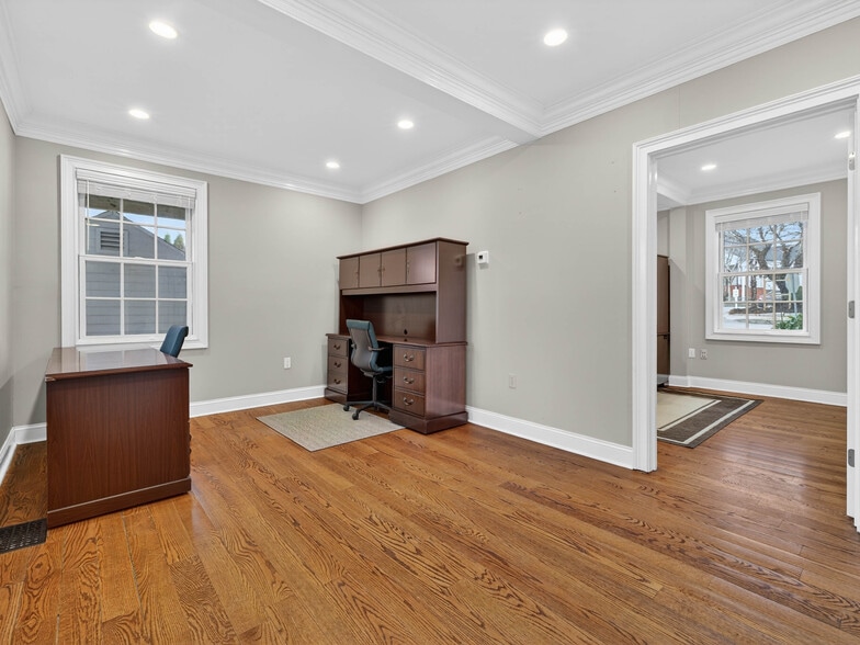 More Photos Of 3 Fort Rachel Pl, Mystic Office Residential For Lease