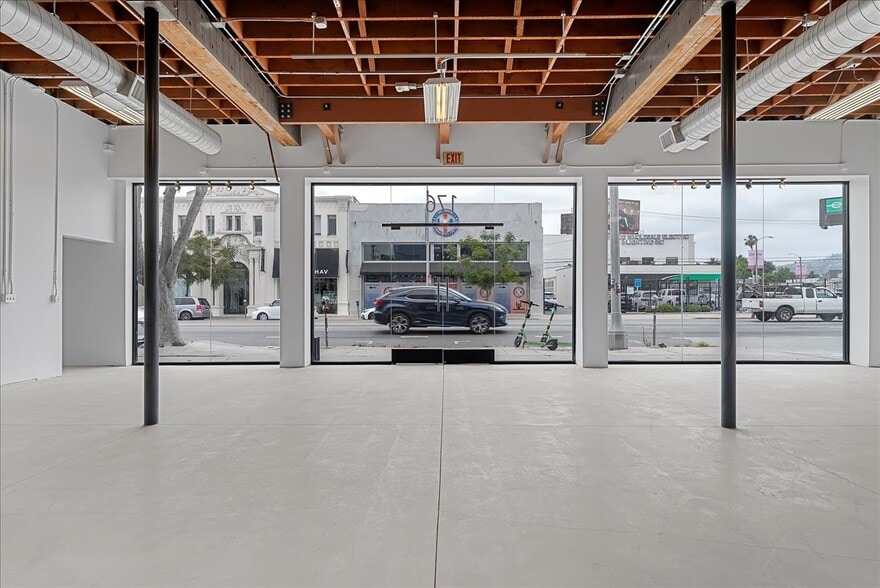 More Photos Of 176 N La Brea Ave, Los Angeles Storefront Retail Office For Sale