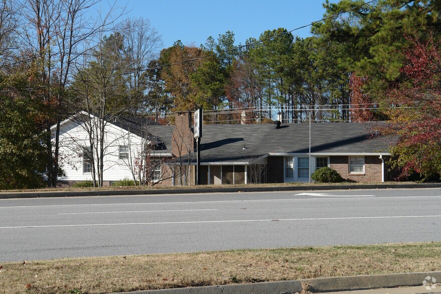 More Photos Of 4455 State Bridge Way, Alpharetta Office Residential For Lease