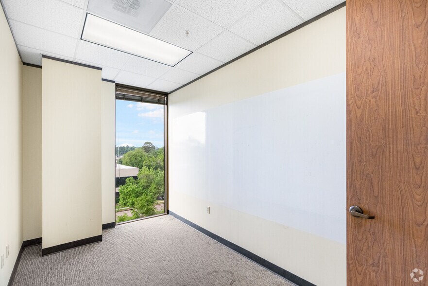 More Photos Of 8554 Katy Fwy, Houston Unknown For Lease