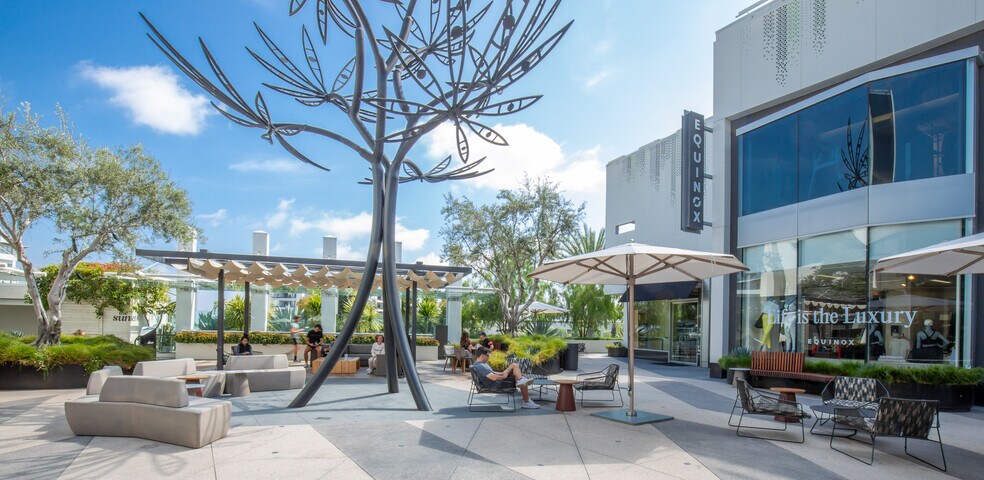 More Photos Of 8590 W Sunset Blvd, West Hollywood Unknown For Lease