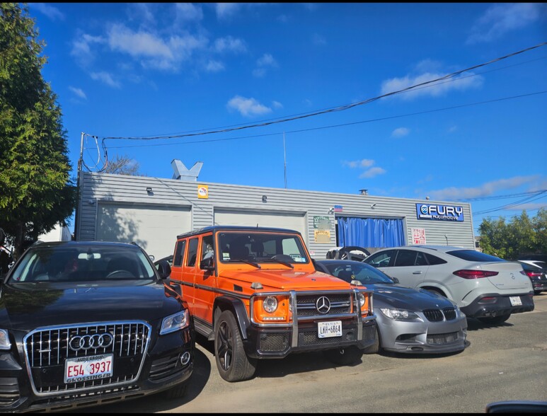 More Photos Of 15 Windsor Ct, Mineola Warehouse For Sale