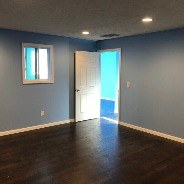 More Photos Of 208 W Front St, Alda Storefront Retail Office For Lease