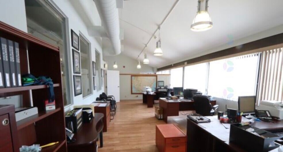 More Photos Of 2820-2894 Boul Saint-Charles, Kirkland General Retail For Lease