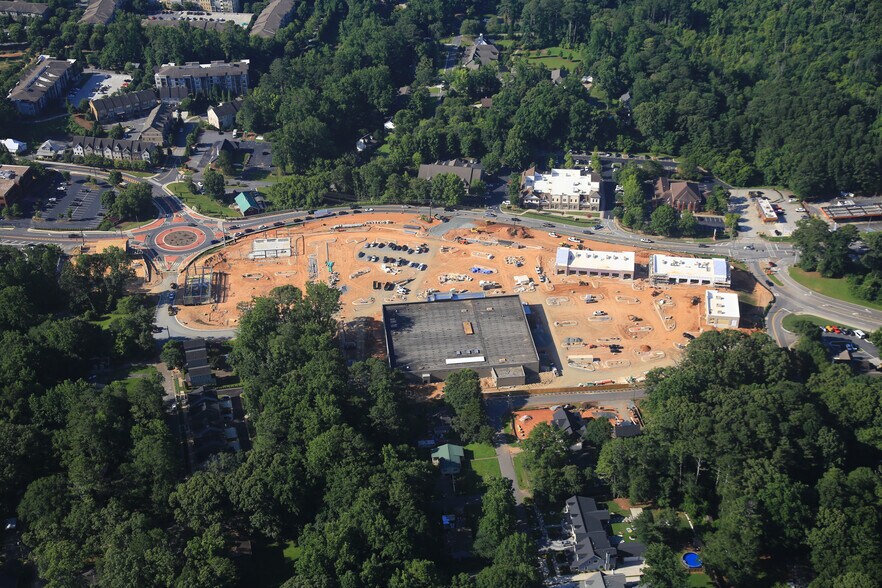 More Photos Of 0 Towne Lake Pky, Woodstock Unknown For Lease