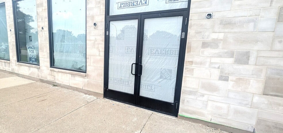 More Photos Of 400-420 S Main St, Clawson Office For Lease