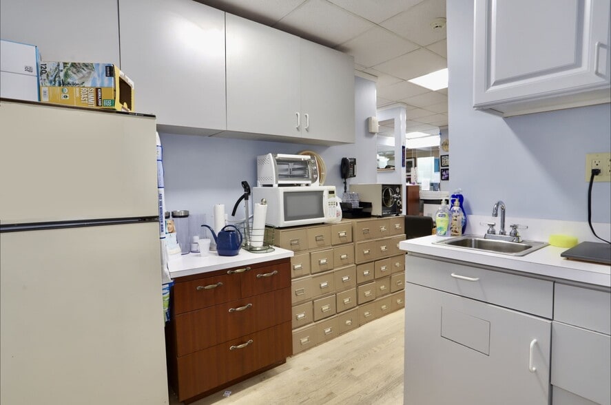 More Photos Of 1590 Anderson, Fort Lee Apartments For Sale