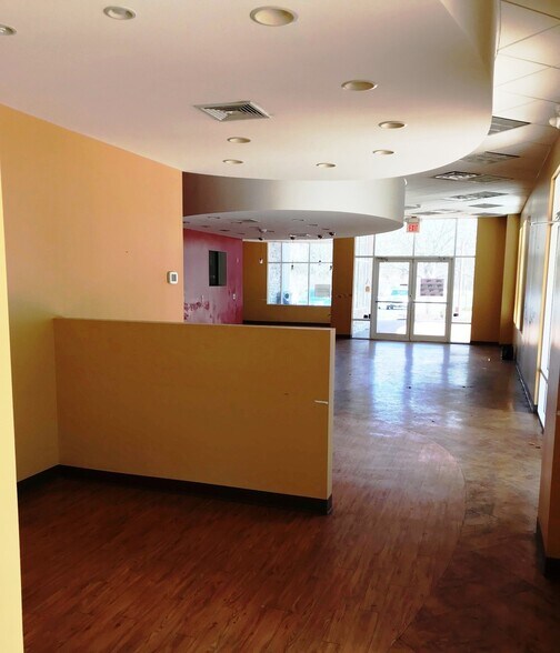 More Photos Of 621 W Jubal Early Dr, Winchester Storefront Retail Office For Lease