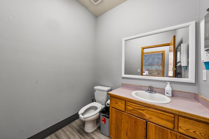 More Photos Of 925 Town Centre Dr, Medford Medical For Lease