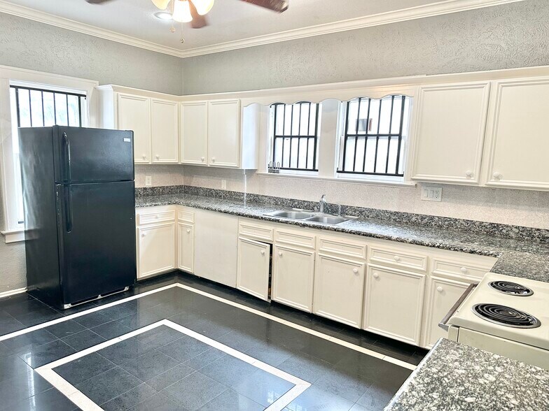 More Photos Of 2424 Southmore Blvd, Houston Medical For Lease