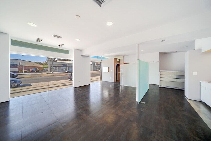 More Photos Of 724 Lincoln Blvd, Venice Office For Lease