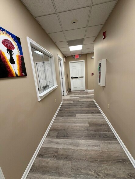 More Photos Of 66 Buck Rd, Southampton Medical For Lease