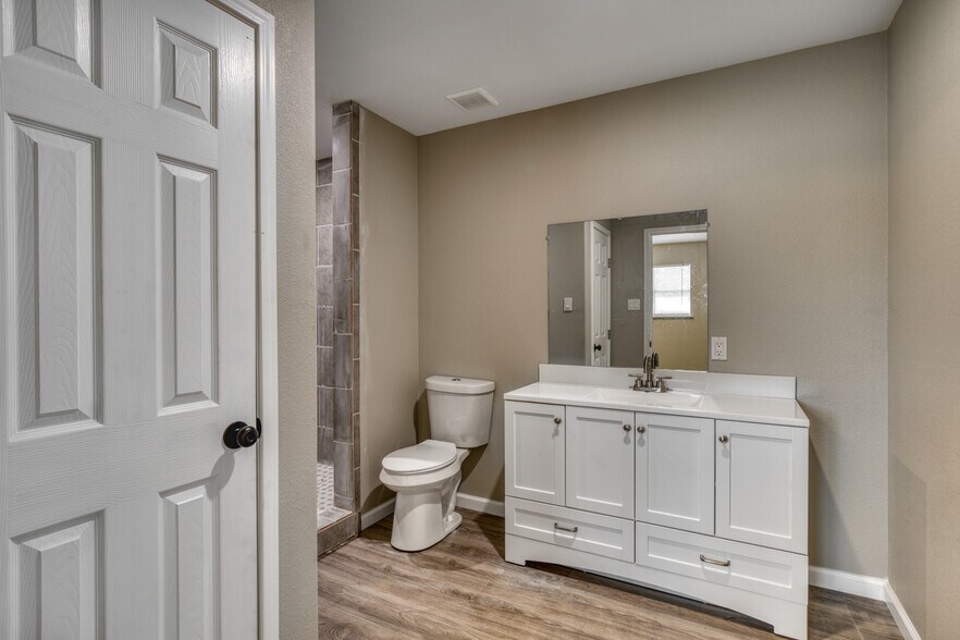 More Photos Of 9337 Ash St, Midway Apartments For Sale