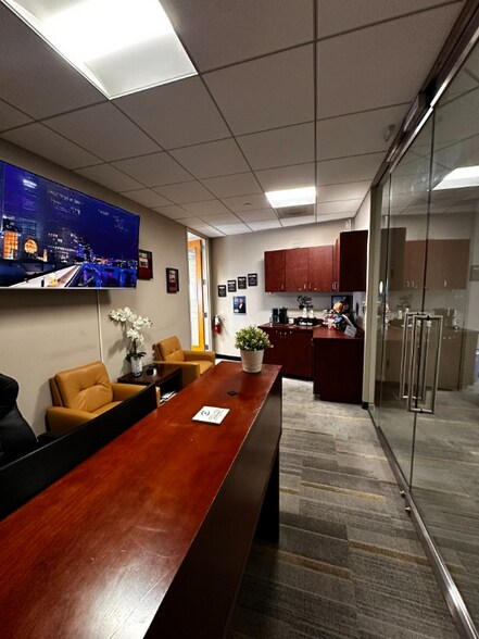 More Photos Of 400 N Ashley Dr, Tampa Office For Lease