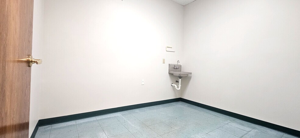 More Photos Of 1706 E Semoran Blvd, Apopka Medical For Sale