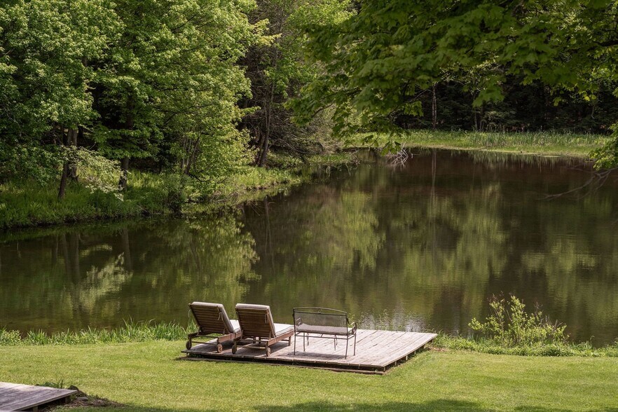 More Photos Of 102 Main St, Jefferson Hotel For Sale