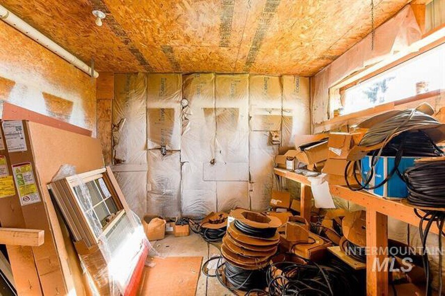 More Photos Of 603 & 621 N Main St, Moscow Distribution For Sale