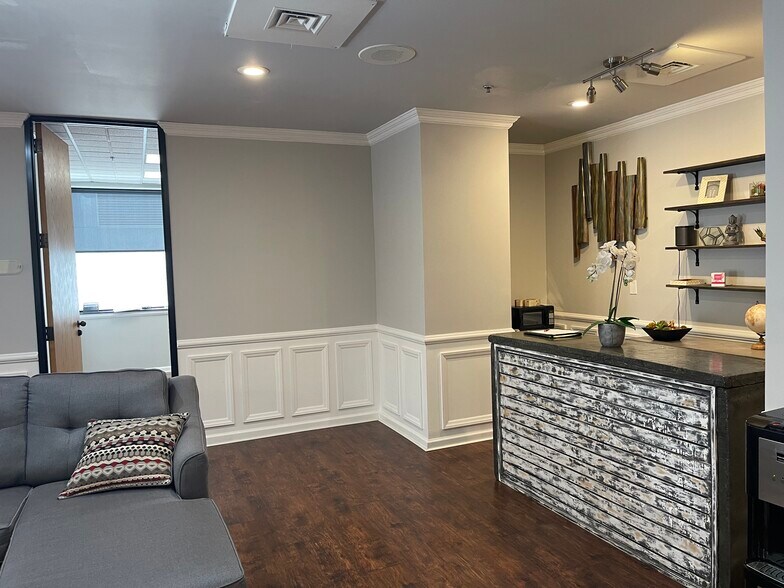 More Photos Of 428 E 4th St, Charlotte Office For Lease