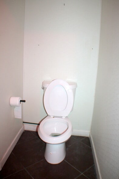 More Photos Of 3907 Canal St, Houston Bar For Lease