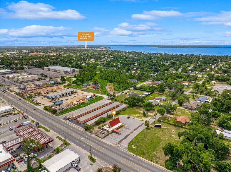 More Photos Of 1623 W 15th St, Panama City Bar For Sale