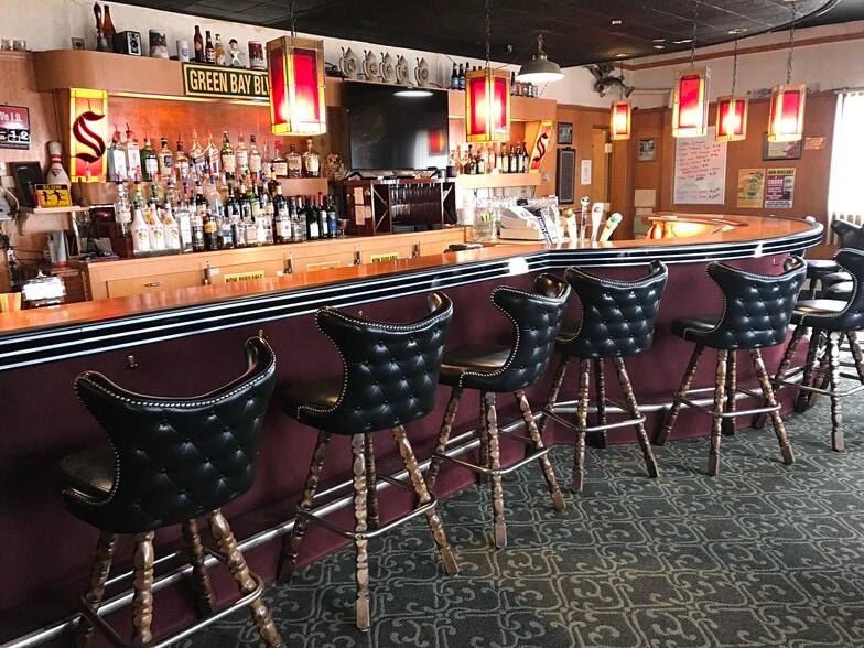 More Photos Of 201 Steele St, Algoma Hotel For Sale