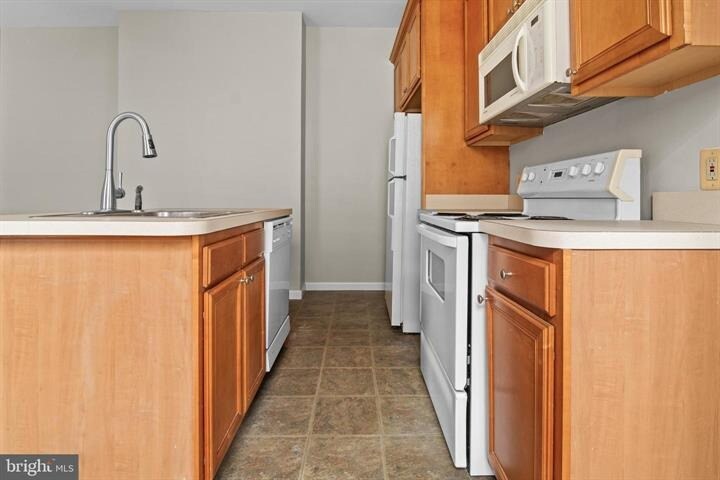 More Photos Of 2112 Fleet St, Baltimore Bar For Sale
