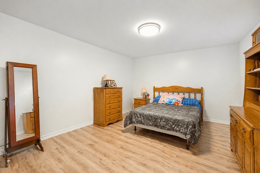 More Photos Of , Clifton Unknown For Sale