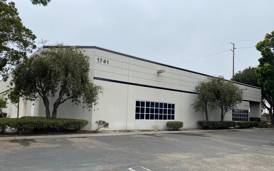 More Photos Of 1741 Fiske Pl, Oxnard Warehouse For Sale