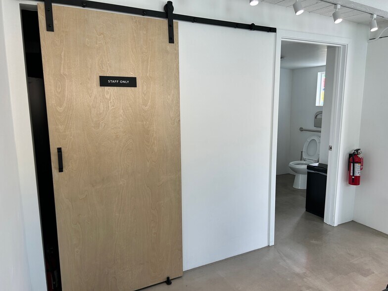 More Photos Of 327 S San Gabriel Blvd, San Gabriel General Retail For Sale