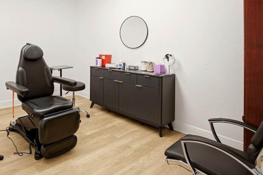 More Photos Of 5266 Office Park Blvd, Bradenton Medical For Lease