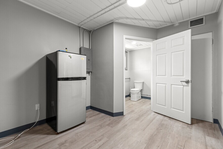 More Photos Of 10589 Seminole Blvd, Largo Apartments For Sale