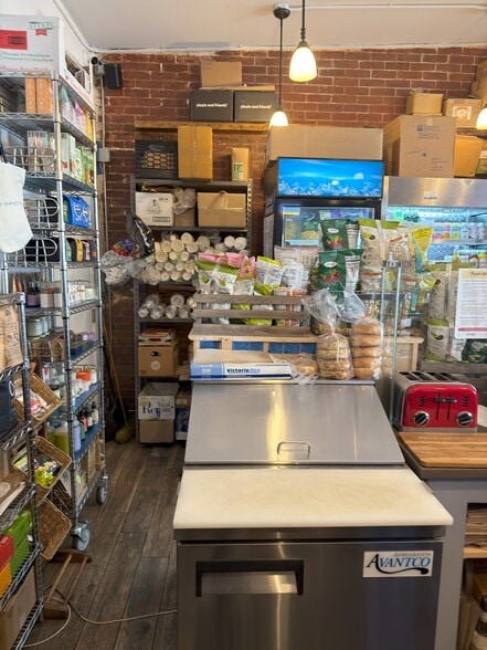 More Photos Of 86 Greenpoint Ave, Brooklyn Convenience Store For Lease