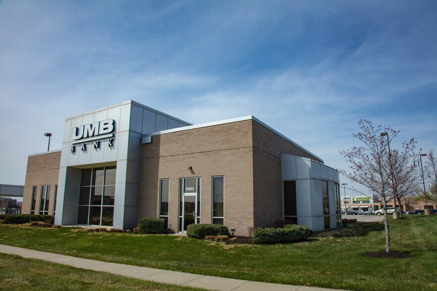 More Photos Of 6882-6936 W 135th St, Overland Park Unknown For Lease