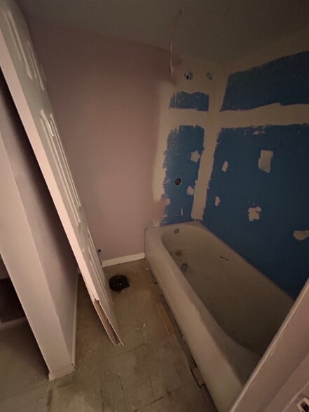 More Photos Of 5924 NW 10th St, Oklahoma City Apartments For Sale