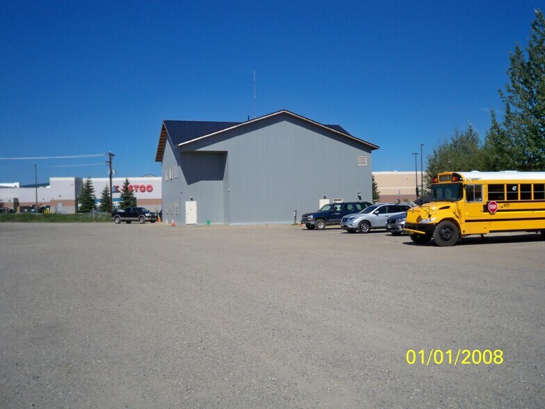 More Photos Of 399 Helmericks Ave, Fairbanks Flex For Lease