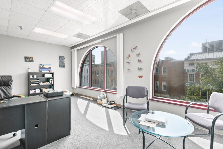 More Photos Of 206 S 6th St, Springfield Office For Sale